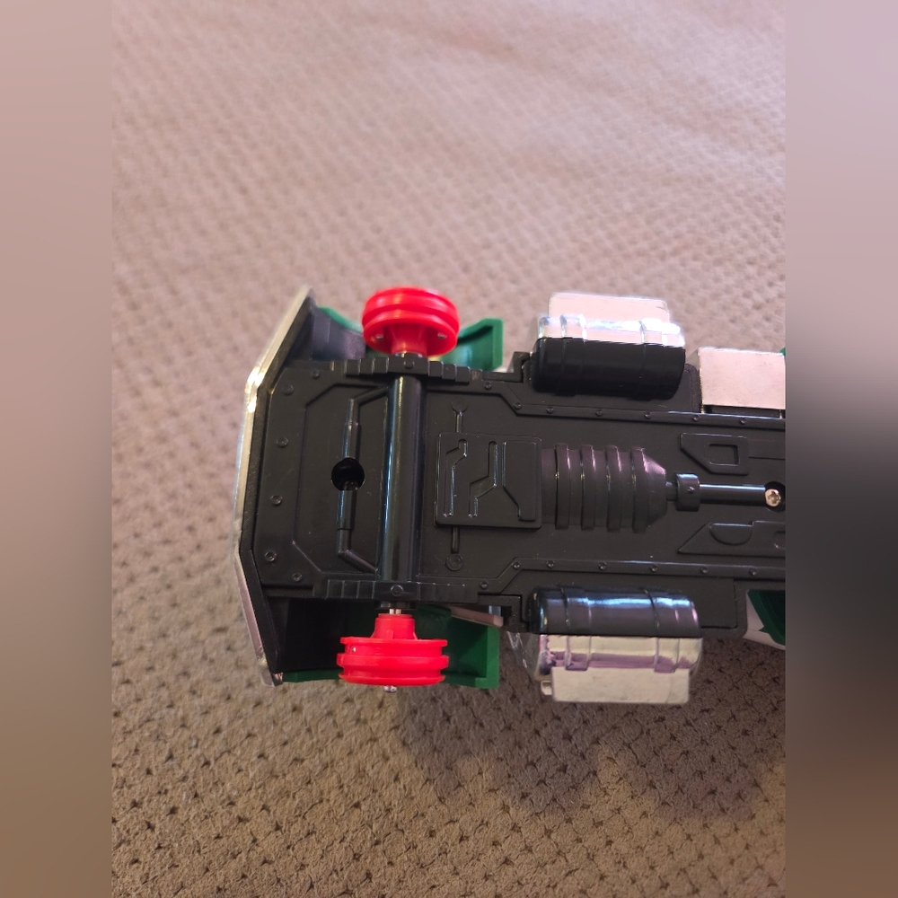 1990 Hess Gasoline Toy Tanker Truck W/Dual Sound Horn/Backup Beep • Lights - Picture 12 of 16